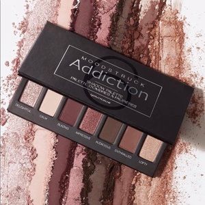 Younique eye shadow palette 6